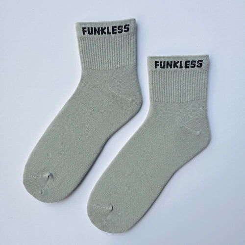 Funkless Quarter - Stone Gray